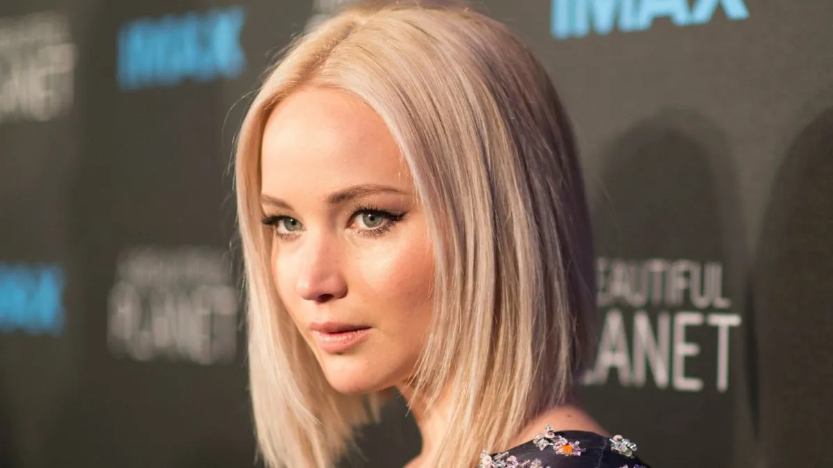 Jennifer Lawrence vyzerá „na nerozoznanie“ v novom magazíne Shoot, vyvolala špekulácie o plastickej chirurgii