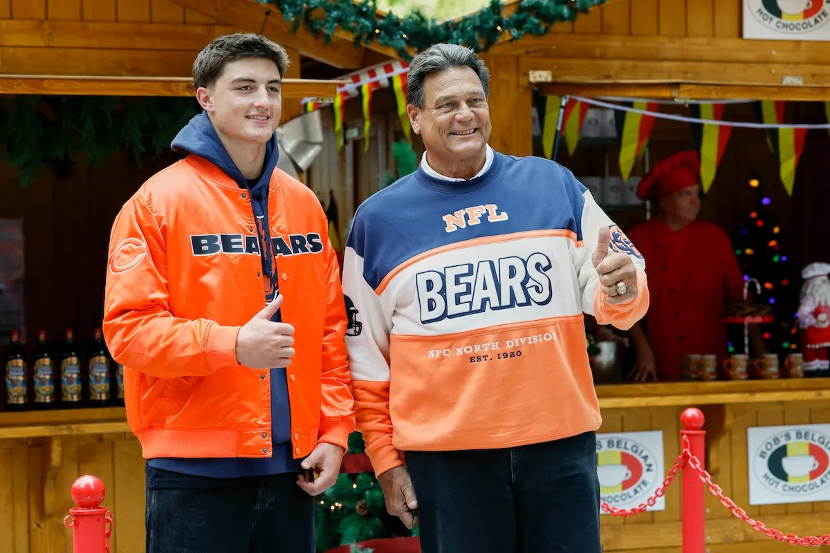 Každý jeden hráč Chicago Bears a legenda, ktorá prišla v Hallmarkovom novom vianočnom filme „Holiday Touchdown: A Bears Love Story“