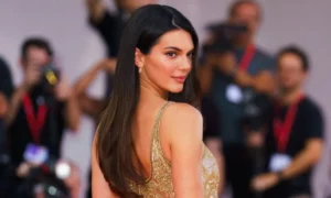 Kendall Jenner prerušila mlčanie o „lesbických“ fámach s neúprosným priznaním o „zábave s dievčaťom“
