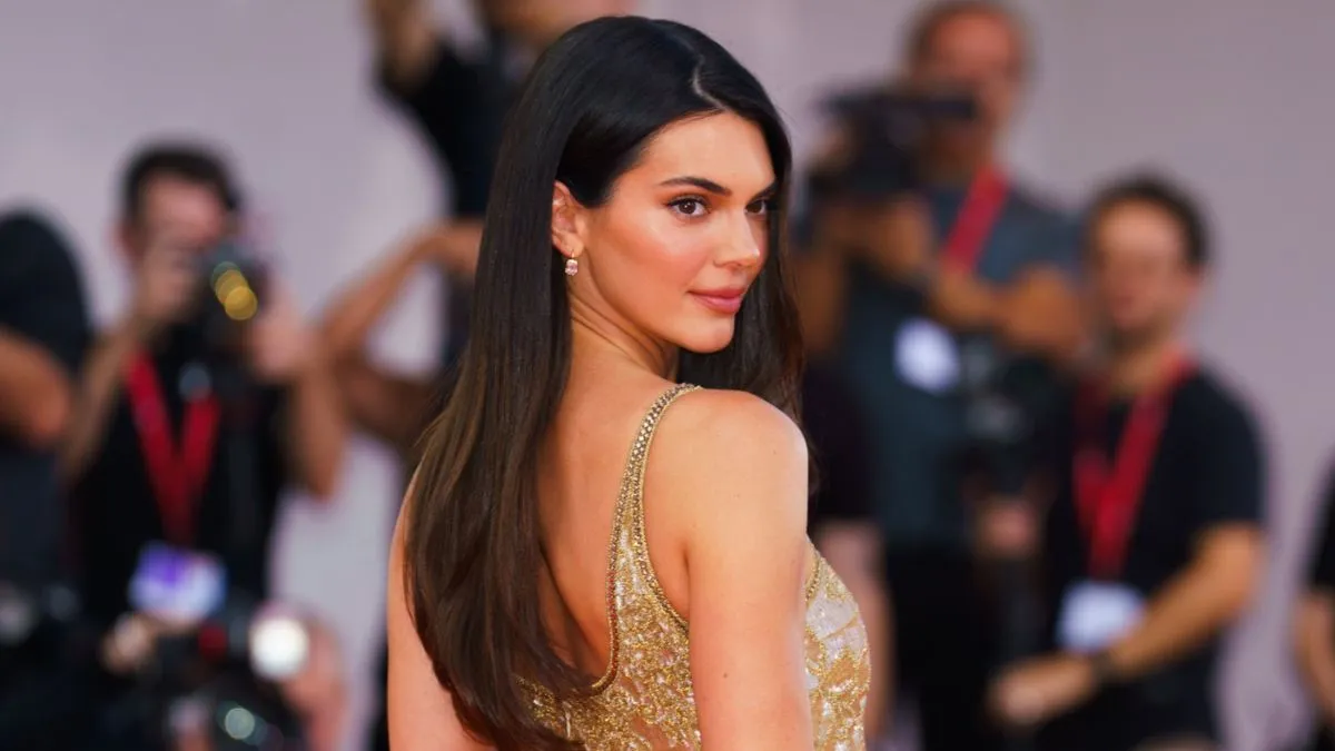 Kendall Jenner prerušila mlčanie o „lesbických“ fámach s neúprosným priznaním o „zábave s dievčaťom“