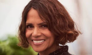 Komplexná časová os veľmi dramatického romantického života Halle Berry