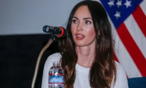 Megan Fox vypína iba fanúšikov Porovnanie s tupou reakciou na ventilátor