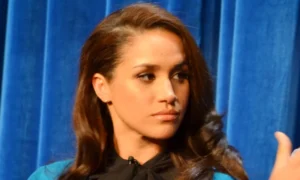 Meghan Markle zaútočila brutálnou skladbou „She Does Nothing“ v úlohe SNL Mocks Royal Family Reunion