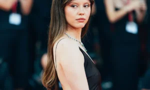 Mia Goth hľadá výlučnú starostlivosť o svoju dcéru so Shia LaBeoufom