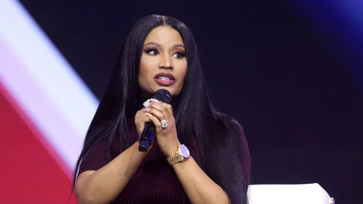 Nicki Minaj čelí novému právnemu tlaku, pretože bývalý asistent požaduje texty v súdnom spore o incidente v roku 2024