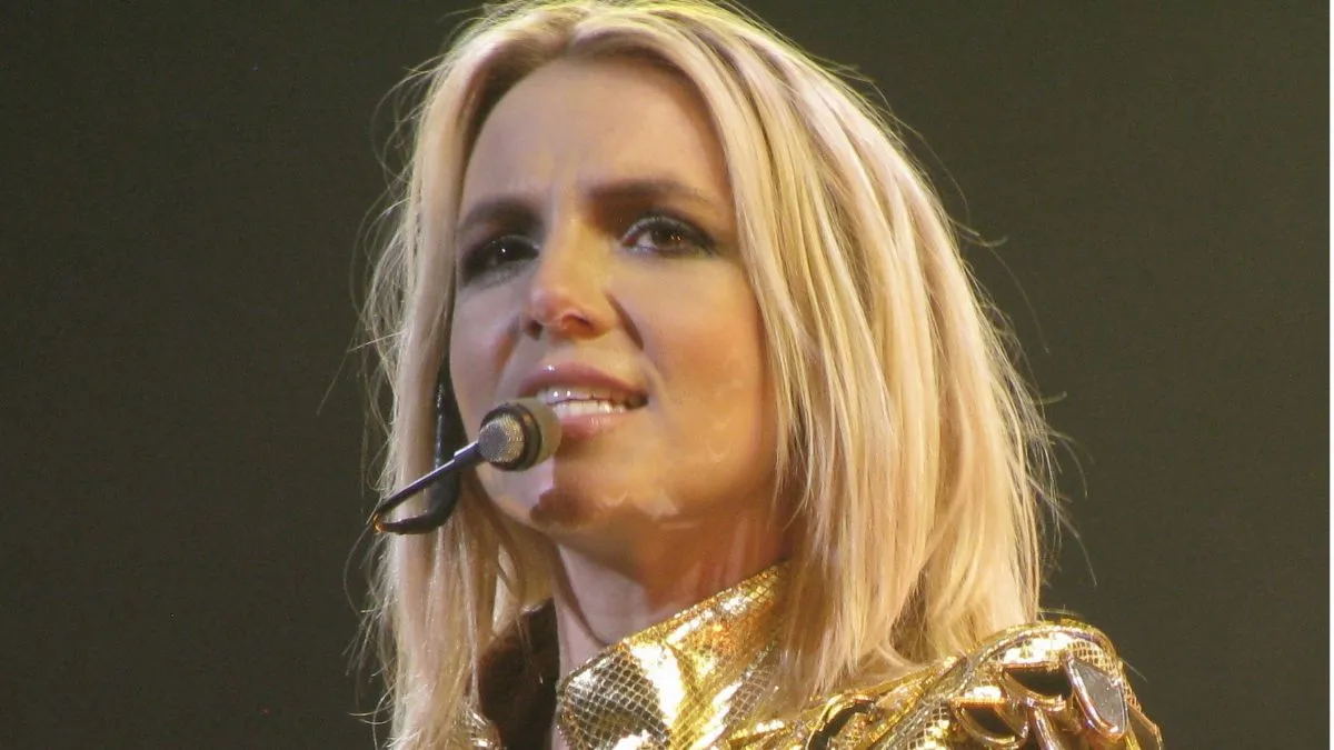 Nové tanečné klipy Britney Spears sa fanúšikovia pýtajú na jeden záhadný detail