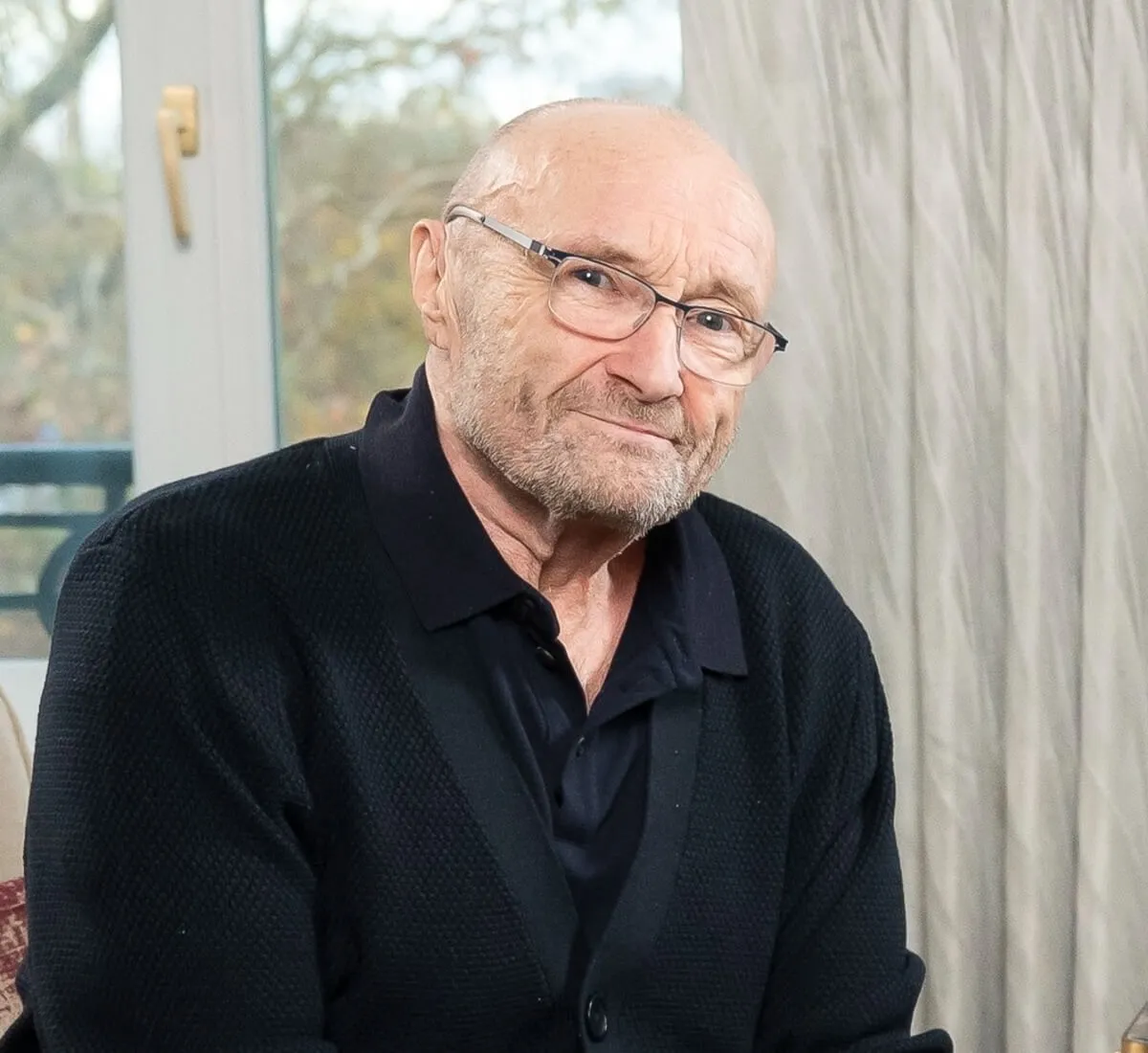 Phil Collins odhaľuje neočakávaný hovor, ktorý ukončil jeho 24-ročný spor o Paula McCartneyho