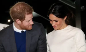 Piers Morgan reaguje na požiadavku kráľa Charlesa po bombe v novej rane pre Harryho a Meghan
