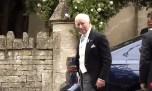 Priatelia bývalého princa Andrewa ho tlačia, aby podnikol právne kroky proti kráľovi Charlesovi: Správa