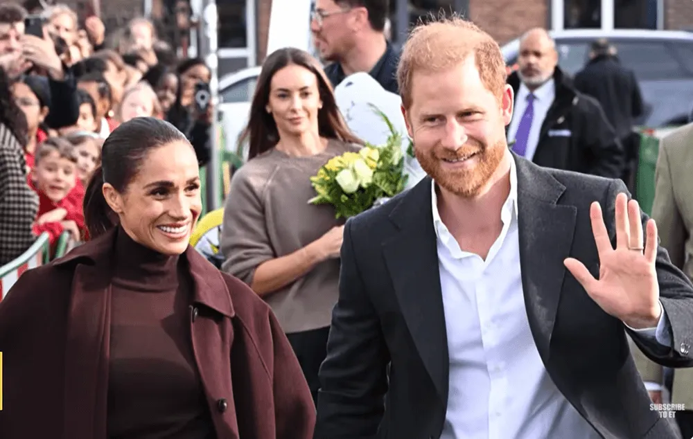 Princ Harry sa príliš snažil vyzerať pohodlne počas výletu v Nottinghame