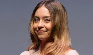 Sydney Sweeney zapálila nad „nechutnou“ reklamou na spodnú bielizeň vystupujúca ako milovaná postava z detstva