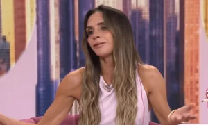 Victoria Beckham spozorovaná na podujatí v New Yorku; Dúfajme, že neboli žiadne papierové obrúsky