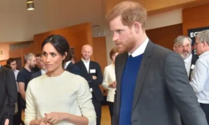 „Prefíkaný“ britský comeback princa Harryho a Meghan Markle čelí „tučnej šanci“ získať Britániu späť, pretože ich kritici obviňujú z „dojenia“ Royal Links