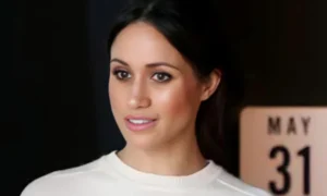 „Super Cringe“: Meghan Markle sa po chichotaní v propagačnom videu ako vždy